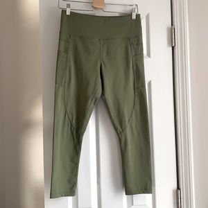 ZYIA Olive Pocket Light n Tight Hi-Rise Capri